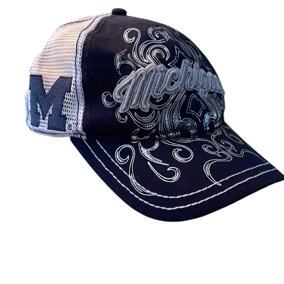 Signatures University Of Michigan Adjustable‎ Cap Hat - Picture 1 of 7